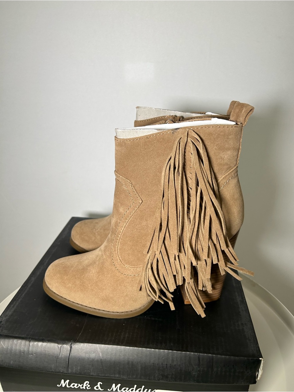 Mark & Maddux Joseph-02 Taupe Faux Suede Western Fringe Ankle Boots Size 7.5